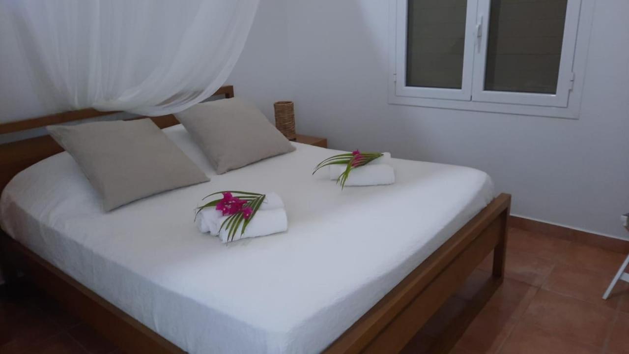Villa Ste Marthe Avec Piscine, Grande Terrasse, Jardin Intime Et Citerne D'Eau Сен-Франсуа Экстерьер фото